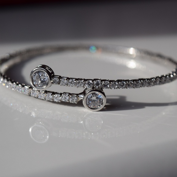 Silver Overlapping Bracelet - Picture 1 of 8